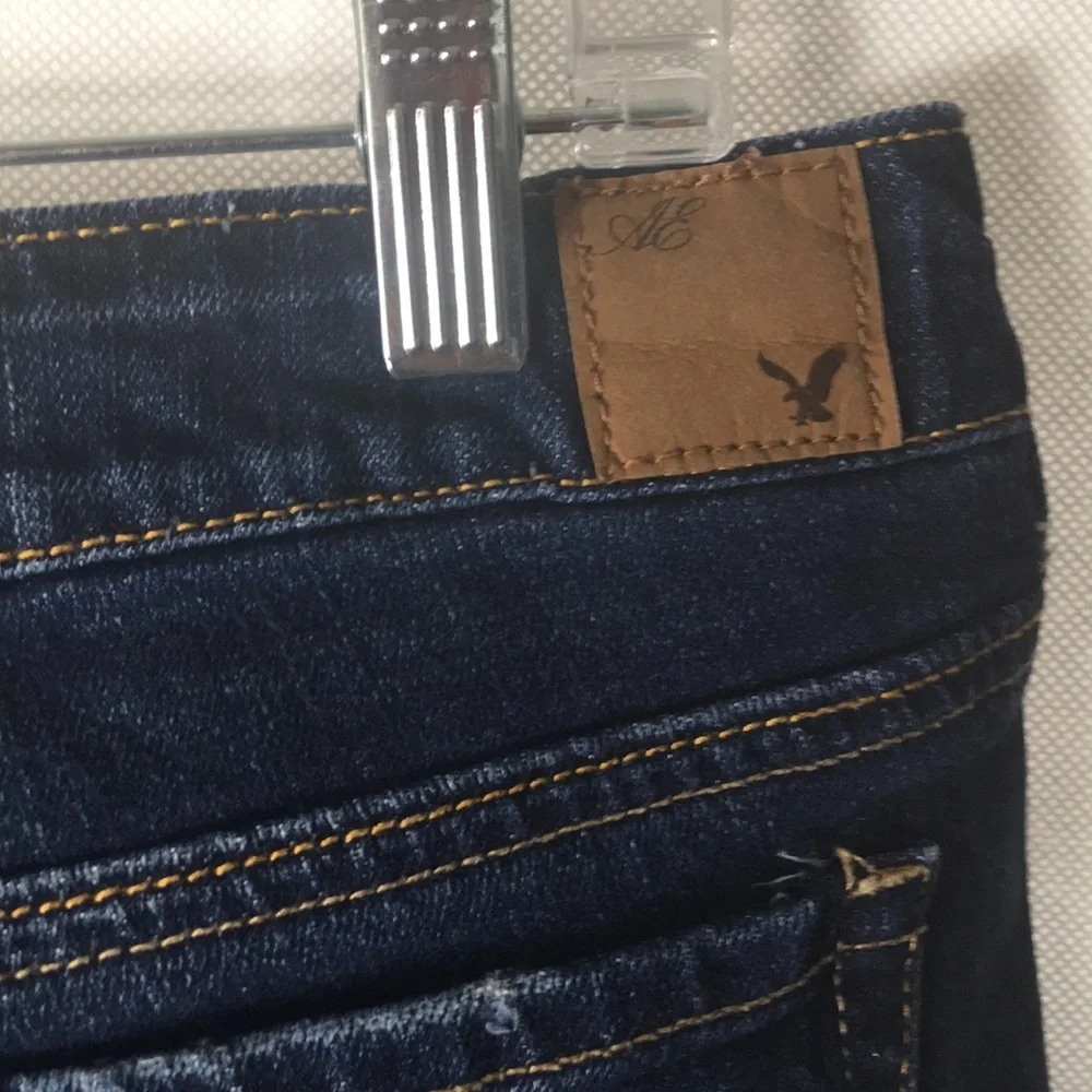 American Eagle Distressed Shorts Size 6 - Picture 7 of 9